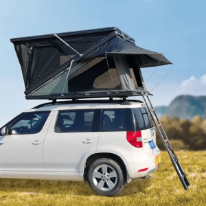Tente de toit spacieuse pour trois personnes en camping