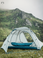 Tente 1 place pour les nuits en extérieur, pratique et légère