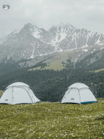Tente de camping légère pour deux, pratique et efficace