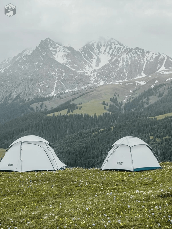 Tente de camping légère pour deux, pratique et efficace