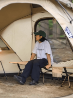 Modèle de tente pour quatre campeurs en extérieur