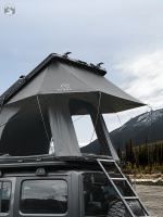 Modèle compact de tente de toit pour trois occupants