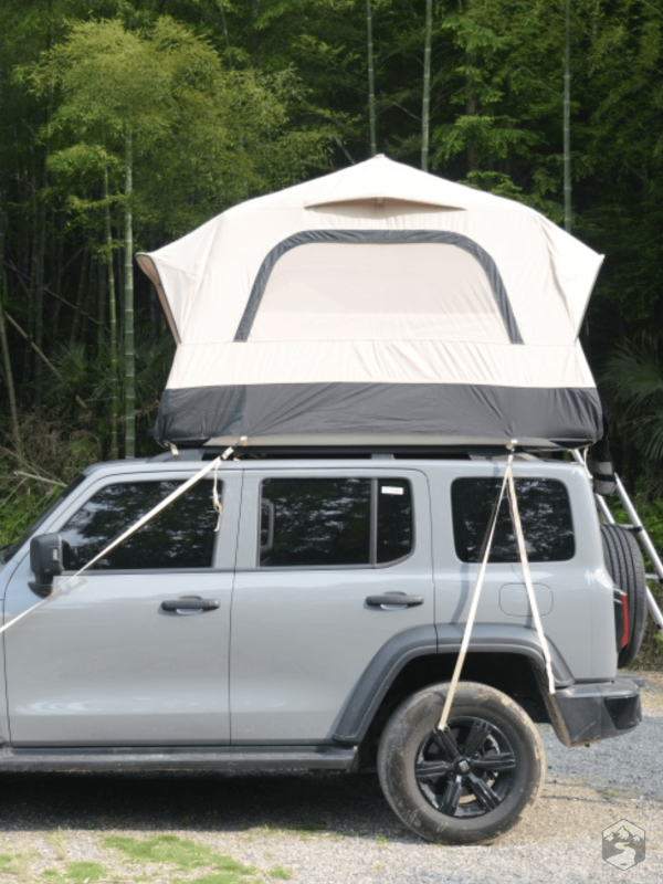Tente de toit spacieuse pour trois campeurs