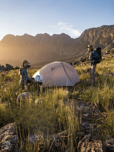 Tente de camping compacte pour deux randonneurs