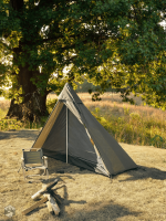 Tente tipi légère pour une personne en extérieur