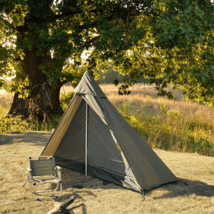 Tente tipi légère pour une personne en extérieur