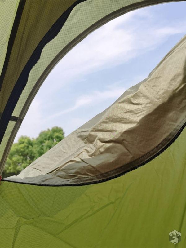 Tente tipi adaptée pour camping et activités en plein air