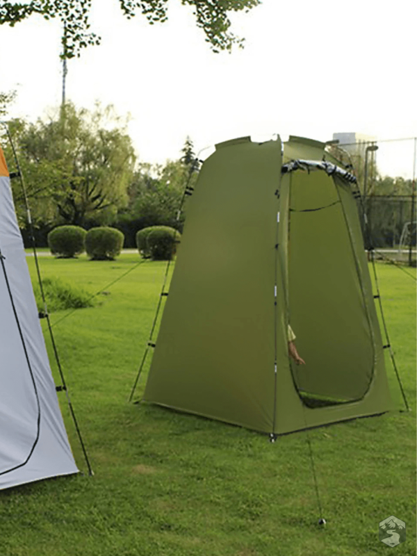 Accessoire essentiel pour le camping, tente de toilette compacte