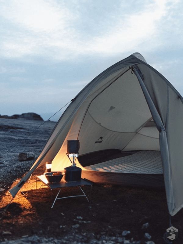 Tente de camping légère pour deux personnes